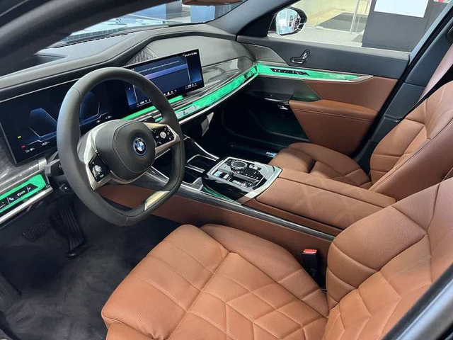 BMW 740d 740d xDrive - автомобили, коли, обяви за нови и употребявани 4