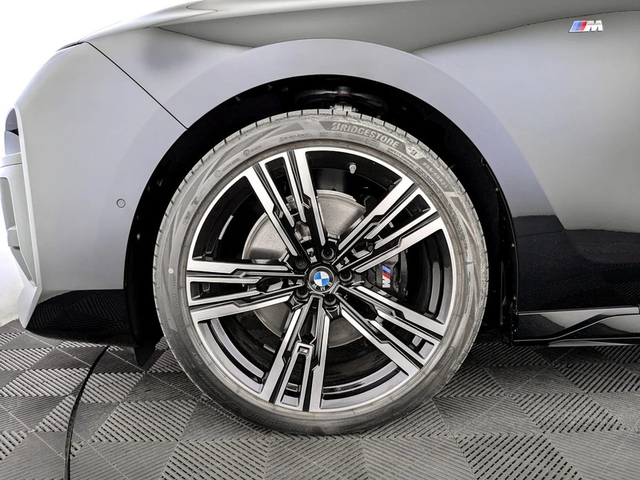 BMW 740d 740d xDrive M-Pack - автомобили, коли, обяви за нови и употребявани 5