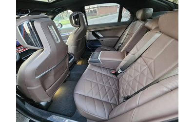 BMW 740d 740d xDrive M-Pack - автомобили, коли, обяви за нови и употребявани 9