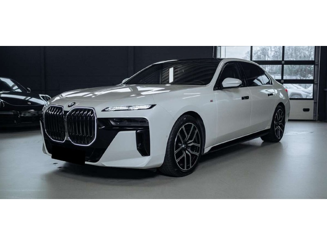 BMW 740d 740d xDrive M Pack - автомобили, коли, обяви за нови и употребявани 0