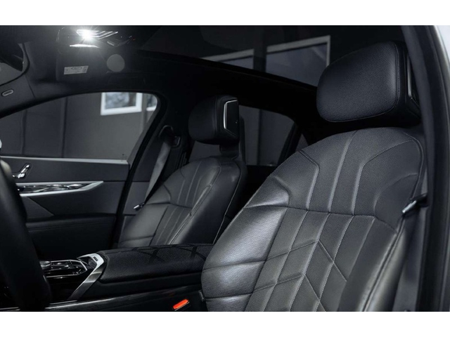 BMW 740d 740d xDrive M Pack - автомобили, коли, обяви за нови и употребявани 7