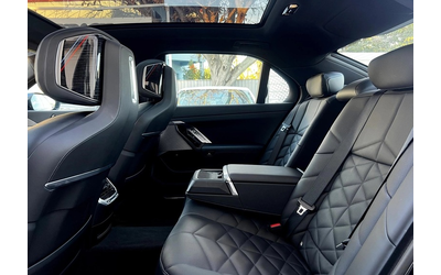 BMW 740d 740d xDrive M-Sport - автомобили, коли, обяви за нови и употребявани 8