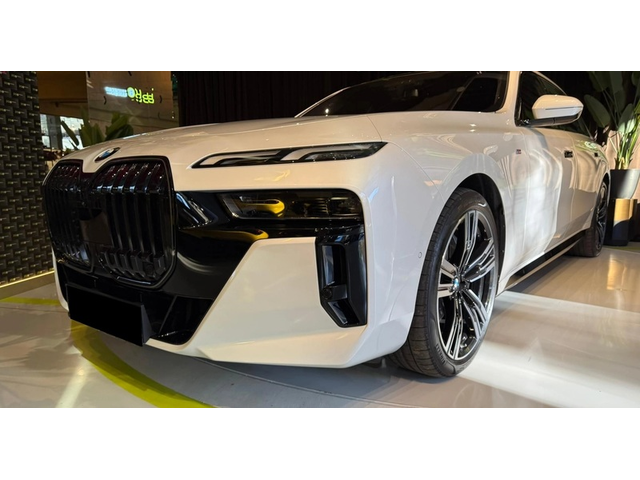 BMW 740d 740d xDrive M-Sport Pack - автомобили, коли, обяви за нови и употребявани 4