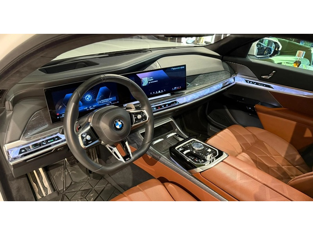BMW 740d 740d xDrive M-Sport Pack - автомобили, коли, обяви за нови и употребявани 6