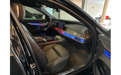 BMW 740d 740d xDrive M-Sport paket - автомобили, коли, обяви за нови и употребявани 8