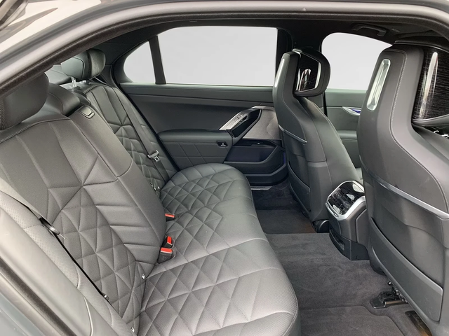 BMW 740d 740d - автомобили, коли, обяви за нови и употребявани 5