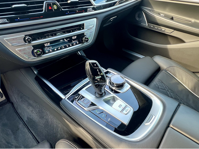 BMW 740Ld xDrive Гаранция Executive Drive Pro B&W TV - автомобили, коли, обяви за нови и употребявани 11