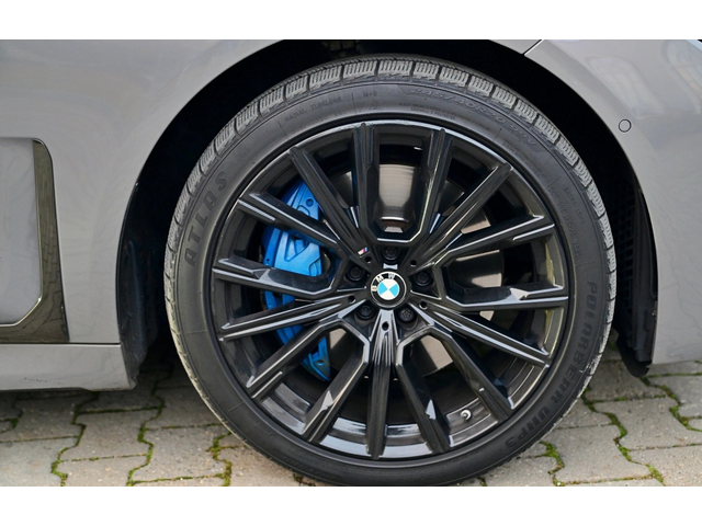 BMW 745e 745e M-Sport - автомобили, коли, обяви за нови и употребявани 5