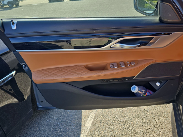 BMW 750 M-PACK* LASERLIGHT* DISTRO* HEADUP* МАСАЖ* ОБДУХ* - автомобили, коли, обяви за нови и употребявани 10