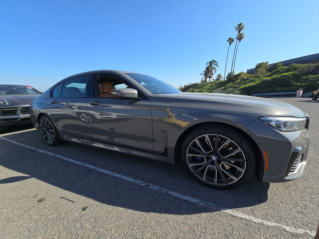 BMW 750 M-PACK* LASERLIGHT* DISTRO* HEADUP* МАСАЖ* ОБДУХ* - автомобили, коли, обяви за нови и употребявани 2