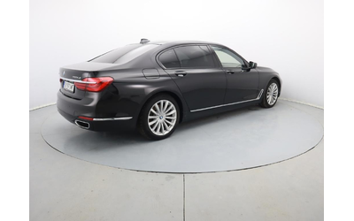 BMW 750 - автомобили, коли, обяви за нови и употребявани 12