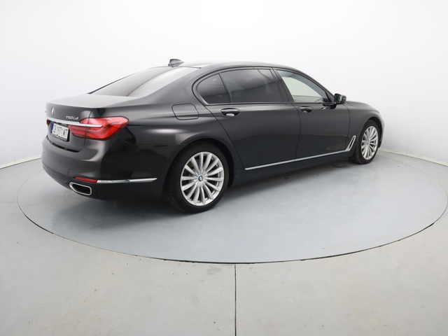 BMW 750 - автомобили, коли, обяви за нови и употребявани 12