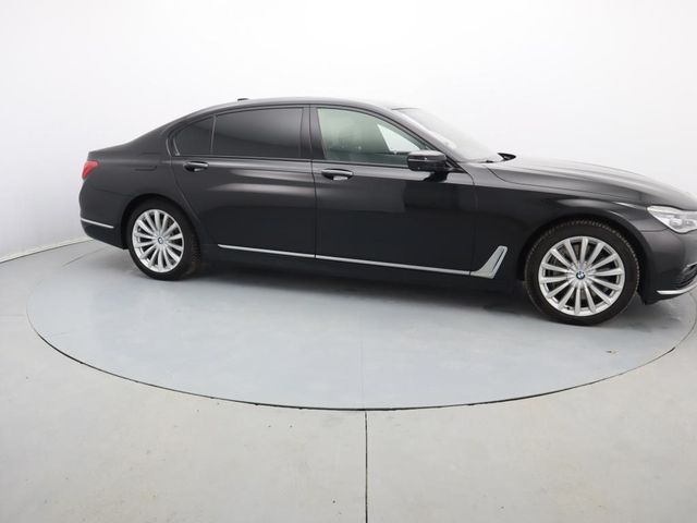 BMW 750 - автомобили, коли, обяви за нови и употребявани 5