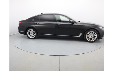 BMW 750 - автомобили, коли, обяви за нови и употребявани 6