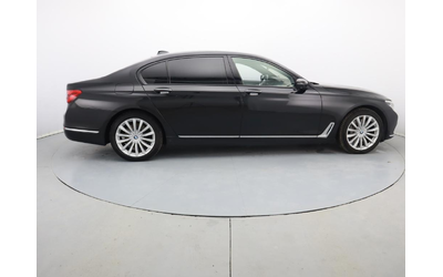 BMW 750 - автомобили, коли, обяви за нови и употребявани 8