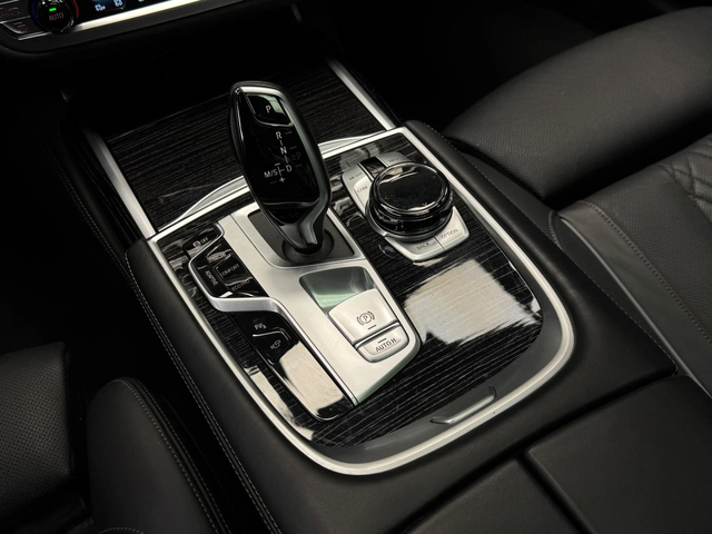 BMW 750 i xDrive M-sportpack 3d B&W* 360* Pano* 3xTV - автомобили, коли, обяви за нови и употребявани 13