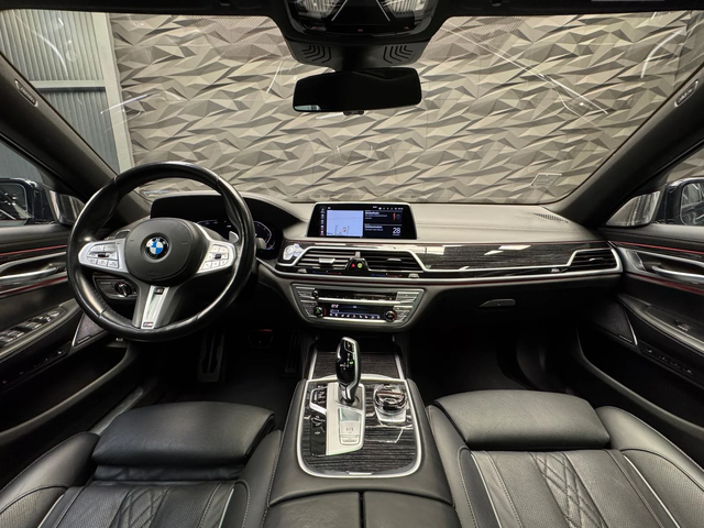 BMW 750 i xDrive M-sportpack 3d B&W* 360* Pano* 3xTV - автомобили, коли, обяви за нови и употребявани 4