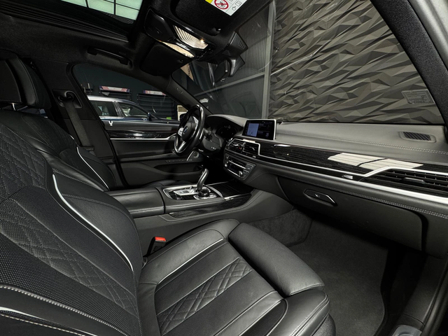 BMW 750 i xDrive M-sportpack 3d B&W* 360* Pano* 3xTV - автомобили, коли, обяви за нови и употребявани 9