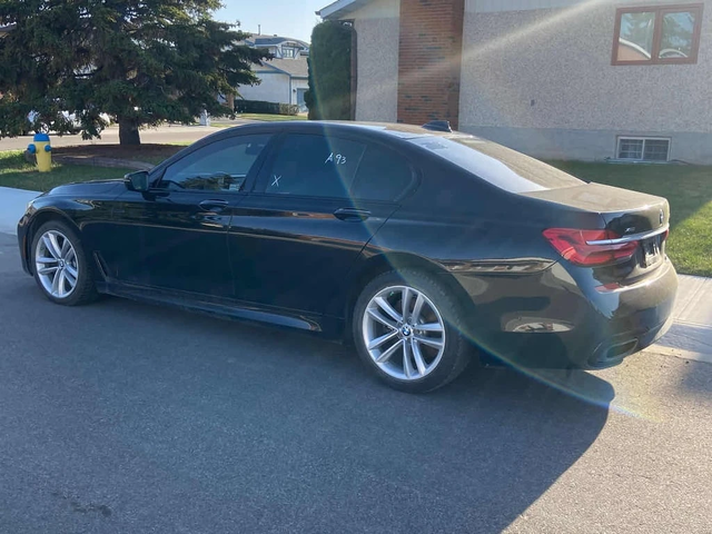 BMW 750 * 750i xDrive * CARFAX * ЦЕНА ДО БГ - автомобили, коли, обяви за нови и употребявани 2