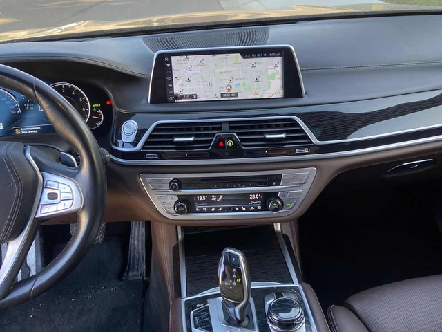 BMW 750 * 750i xDrive * CARFAX * ЦЕНА ДО БГ - автомобили, коли, обяви за нови и употребявани 7