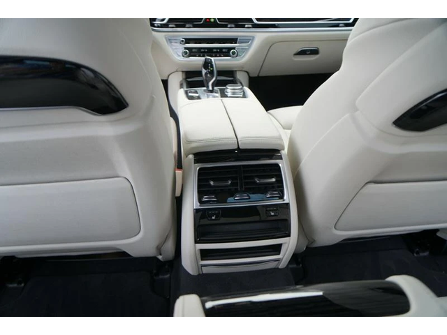 BMW 750 i xDrive M Sport - автомобили, коли, обяви за нови и употребявани 12