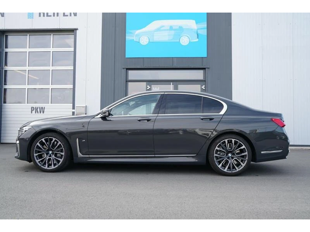 BMW 750 i xDrive M Sport - автомобили, коли, обяви за нови и употребявани 3