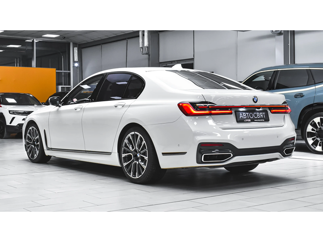 BMW 750 i xDrive M Sport Sportautomatic - автомобили, коли, обяви за нови и употребявани 6