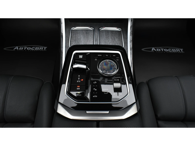 BMW 750 e xDrive Executive Lounge PHEV Sportautomatic - автомобили, коли, обяви за нови и употребявани 10