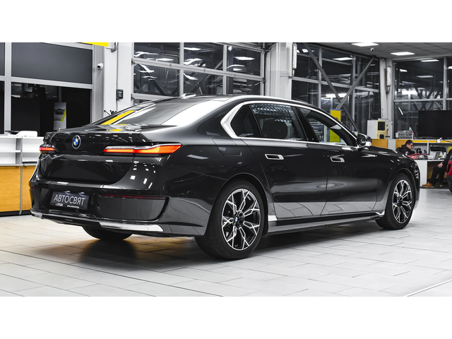 BMW 750 e xDrive Executive Lounge PHEV Sportautomatic - автомобили, коли, обяви за нови и употребявани 5