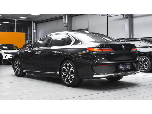 BMW 750 e xDrive Executive Lounge PHEV Sportautomatic - автомобили, коли, обяви за нови и употребявани 6