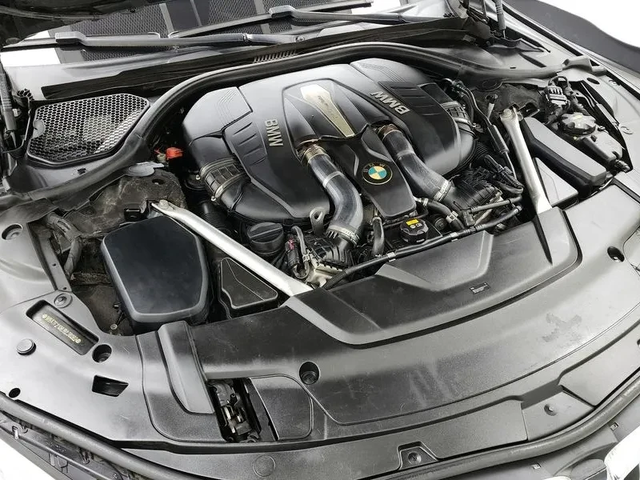 BMW 750 xDrive - автомобили, коли, обяви за нови и употребявани 11