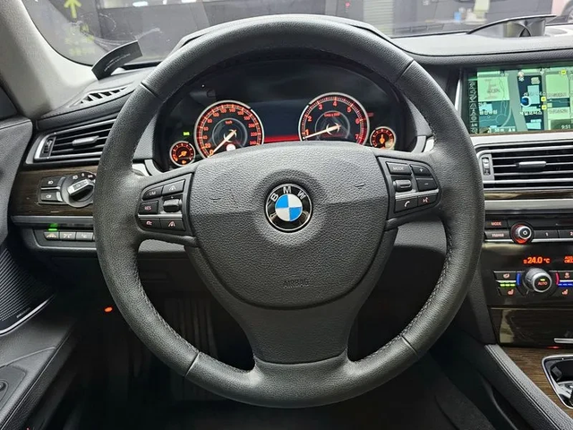 BMW 750 Li xDrive - автомобили, коли, обяви за нови и употребявани 12