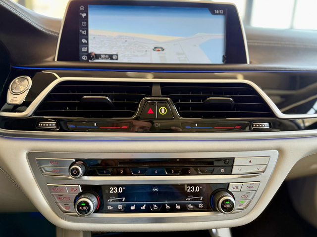 BMW 750 xDrive 50i* M* Carbon* Individual* Лизинг* - автомобили, коли, обяви за нови и употребявани 10