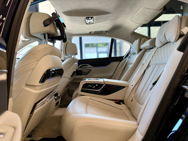 BMW 750 xDrive 50i* M* Carbon* Individual* Лизинг* - автомобили, коли, обяви за нови и употребявани 11