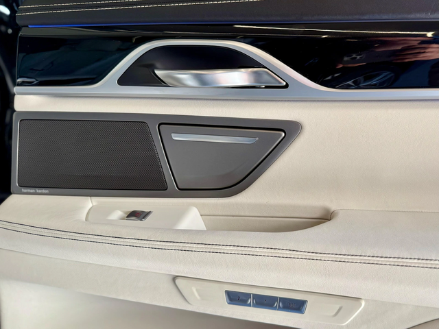 BMW 750 xDrive 50i* M* Carbon* Individual* Лизинг* - автомобили, коли, обяви за нови и употребявани 15