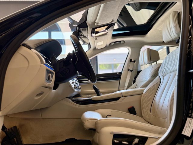 BMW 750 xDrive 50i* M* Carbon* Individual* Лизинг* - автомобили, коли, обяви за нови и употребявани 7