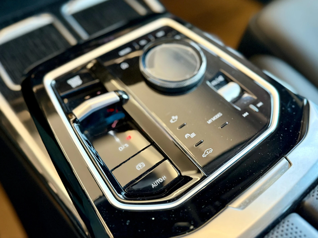 BMW 750 e* Bowers&Wilkins* Лизинг* Swarovski - автомобили, коли, обяви за нови и употребявани 12