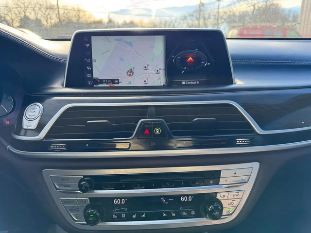 BMW 750 XI - автомобили, коли, обяви за нови и употребявани 8