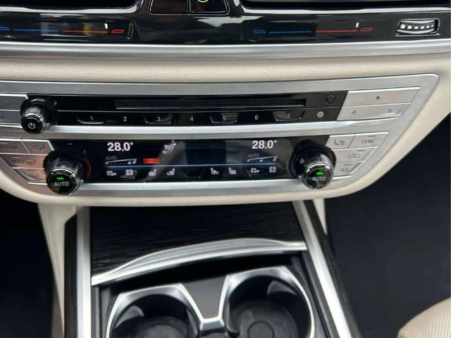 BMW 750 | DISTRONIC | HUD | ОБДУХВАНЕ | - автомобили, коли, обяви за нови и употребявани 8