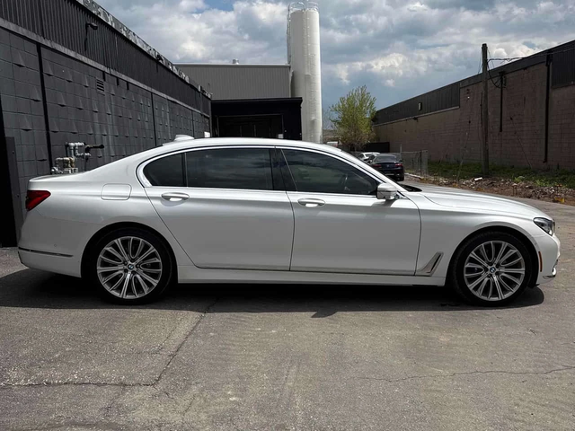 BMW 750 * XDRIVE * ТЕЛЕВИЗОРИ * 360 * ДИСТРОНИК * ОБДУХВАН - автомобили, коли, обяви за нови и употребявани 2