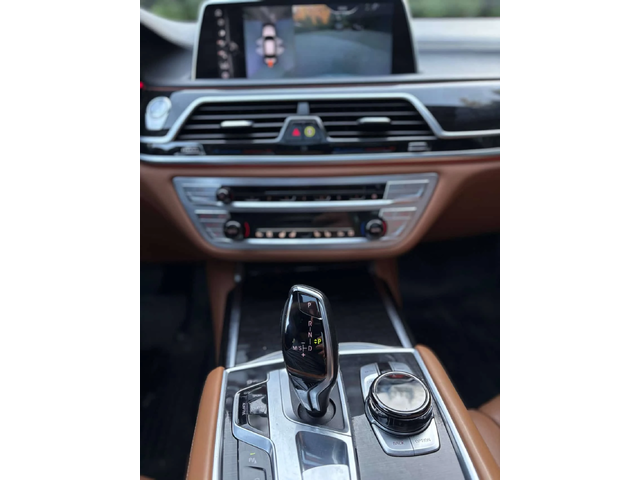 BMW 750 LONG * BOWERS&WILKINS* МАСАЖИ* ДИСТРОНИК* ОБДУХВАН - автомобили, коли, обяви за нови и употребявани 10