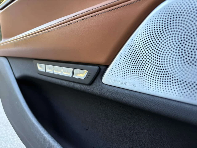 BMW 750 LONG * BOWERS&WILKINS* МАСАЖИ* ДИСТРОНИК* ОБДУХВАН - автомобили, коли, обяви за нови и употребявани 12