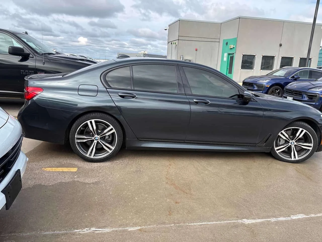 BMW 750 | DISTRONIC | HUD | HARMAN KARDON | ОБДУХВАНЕ | - автомобили, коли, обяви за нови и употребявани 2