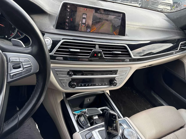BMW 750 | DISTRONIC | HUD | HARMAN KARDON | ОБДУХВАНЕ | - автомобили, коли, обяви за нови и употребявани 8