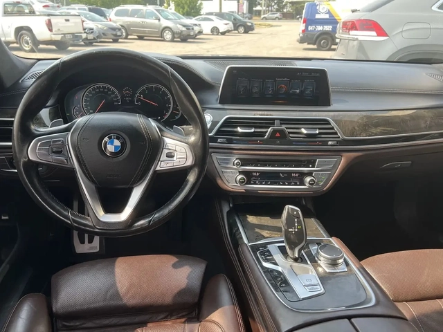 BMW 750 xDrive* M PACK* 360* HUD* DISTRO* H/K* ADAPTIVE - автомобили, коли, обяви за нови и употребявани 2