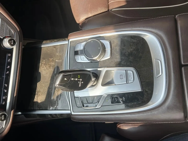 BMW 750 xDrive* M PACK* 360* HUD* DISTRO* H/K* ADAPTIVE - автомобили, коли, обяви за нови и употребявани 9
