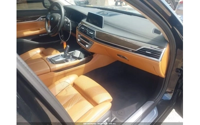 BMW 750 iL* xDrive* Bowers&Wilkins* ПАНО* FULL* - автомобили, коли, обяви за нови и употребявани 4