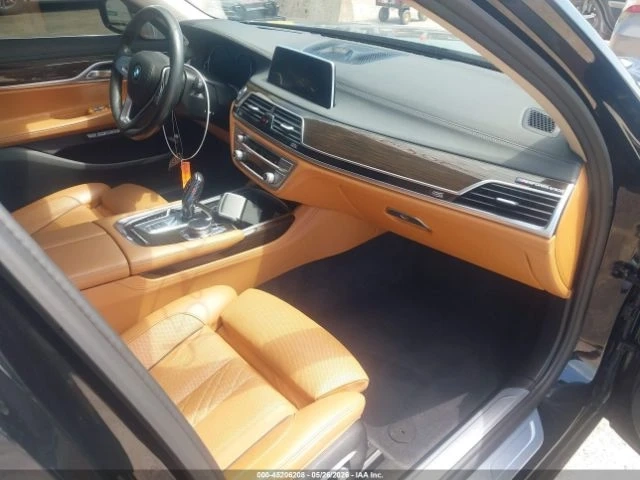 BMW 750 iL* xDrive* Bowers&Wilkins* ПАНО* FULL* - автомобили, коли, обяви за нови и употребявани 4