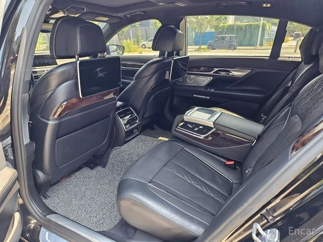 BMW 750 Li xDrive* FULL* DISTRONIC* МАСАЖ* BOWERS* 360* TV - автомобили, коли, обяви за нови и употребявани 12