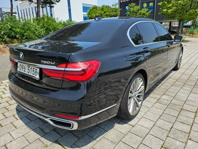 BMW 750 Li xDrive* FULL* DISTRONIC* МАСАЖ* BOWERS* 360* TV - автомобили, коли, обяви за нови и употребявани 4
